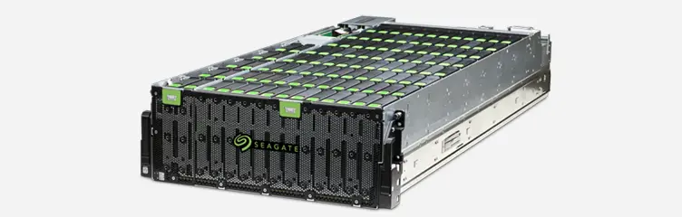 Photo d'une baide de  disque Seagate Exos Corvault ouverte avec disques durs en RAID.