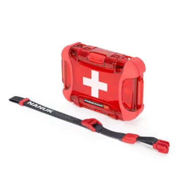 Photo de NANUK™ 310 - Valise de Protection Rouge avec Logo Premiers Secours