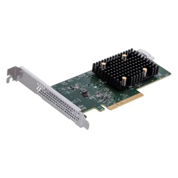 Carte Broadcom HBA 9500-8i avec un connecteur interne SFF-8654 et dissipateur thermique.