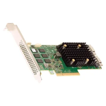 Vue de la carte Broadcom HBA 9500-8e avec connecteurs externes et dissipateur thermique passif.