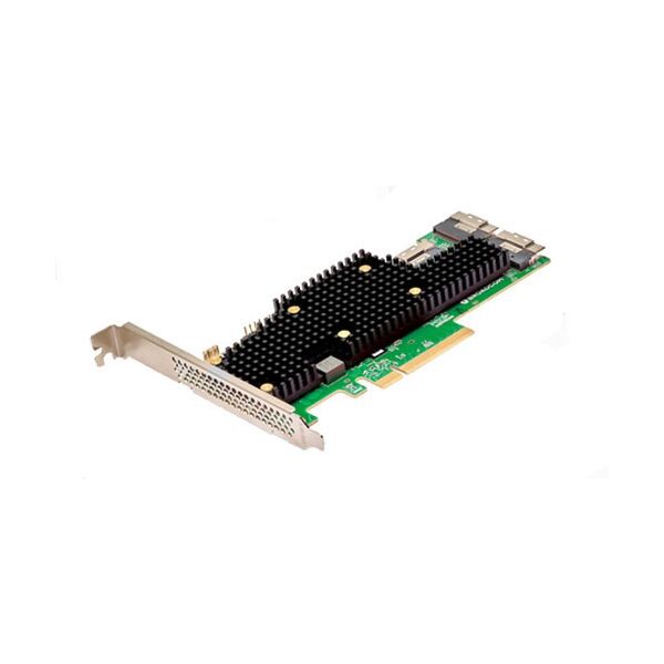 Vue des trois connecteurs SlimSAS SFF-8654 sur l'adaptateur Broadcom eHBA 9600-24i SKU 05-50111-01.