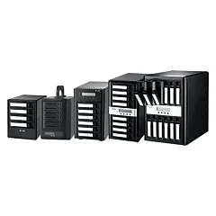 Une photo de groupe présentant les différentes configurations de châssis de la série Areca ARC-8050T5U, incluant les modèles de bureau à 4 baies, 6 baies compactes avec poignée, 6 baies standards, 8 baies et 12 baies, tous équipés de tiroirs extractibles 