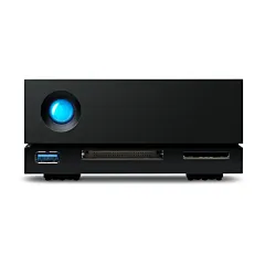 Face avant du LaCie 1big Dock 8 To montrant le témoin LED bleu, le port USB 3.0 Type-A, et les lecteurs de cartes SD et CFast 2.0.