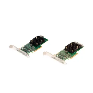 Contrôleur RAID Broadcom MegaRAID série 9560 PCIe Gen 4.0 Tri-Mode au format demi-hauteur avec dissipateur thermique.