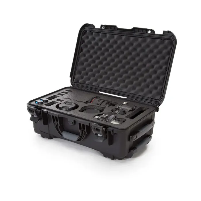 Photo de NANUK™ 935 - Valise de Protection Rouge avec Mousse pour Caméra Blackmagic 4K