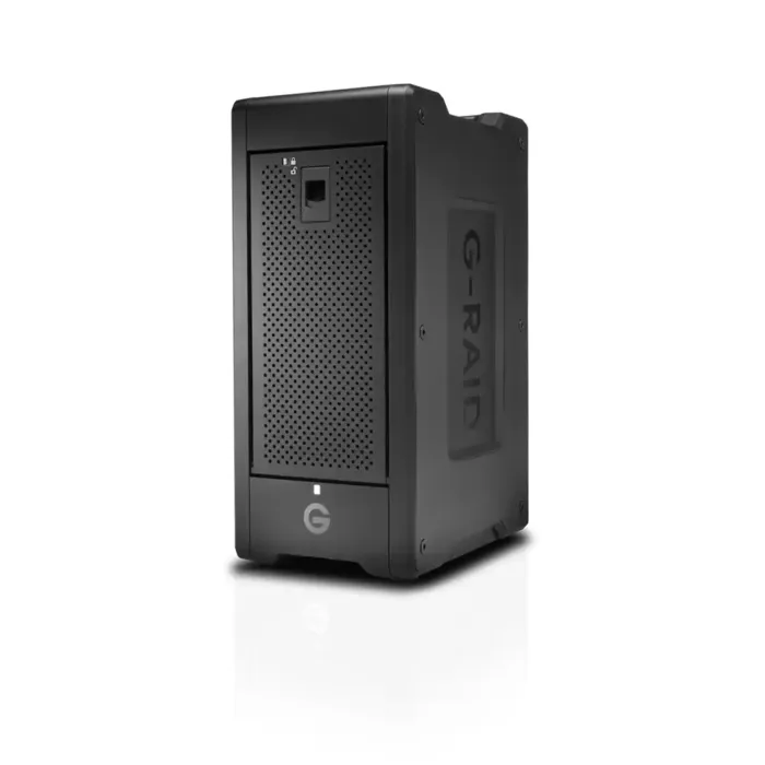Western Digital G-RAID SHUTTLE 8 - Vue en perspective montrant le design robuste et le logo G-RAID sur le côté