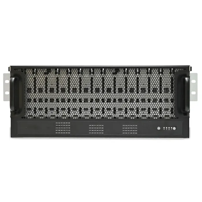 Vue avant du châssis JBOD AIC XJ1-40781-02 en rack 4U Vue avant du châssis JBOD AIC XJ1-40781-02 en rack 4U