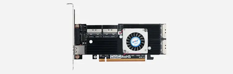 Carte contrôleur RAID PCIe avec dissipateur noir, ventilateur central et double connecteur de stockage en vue de face