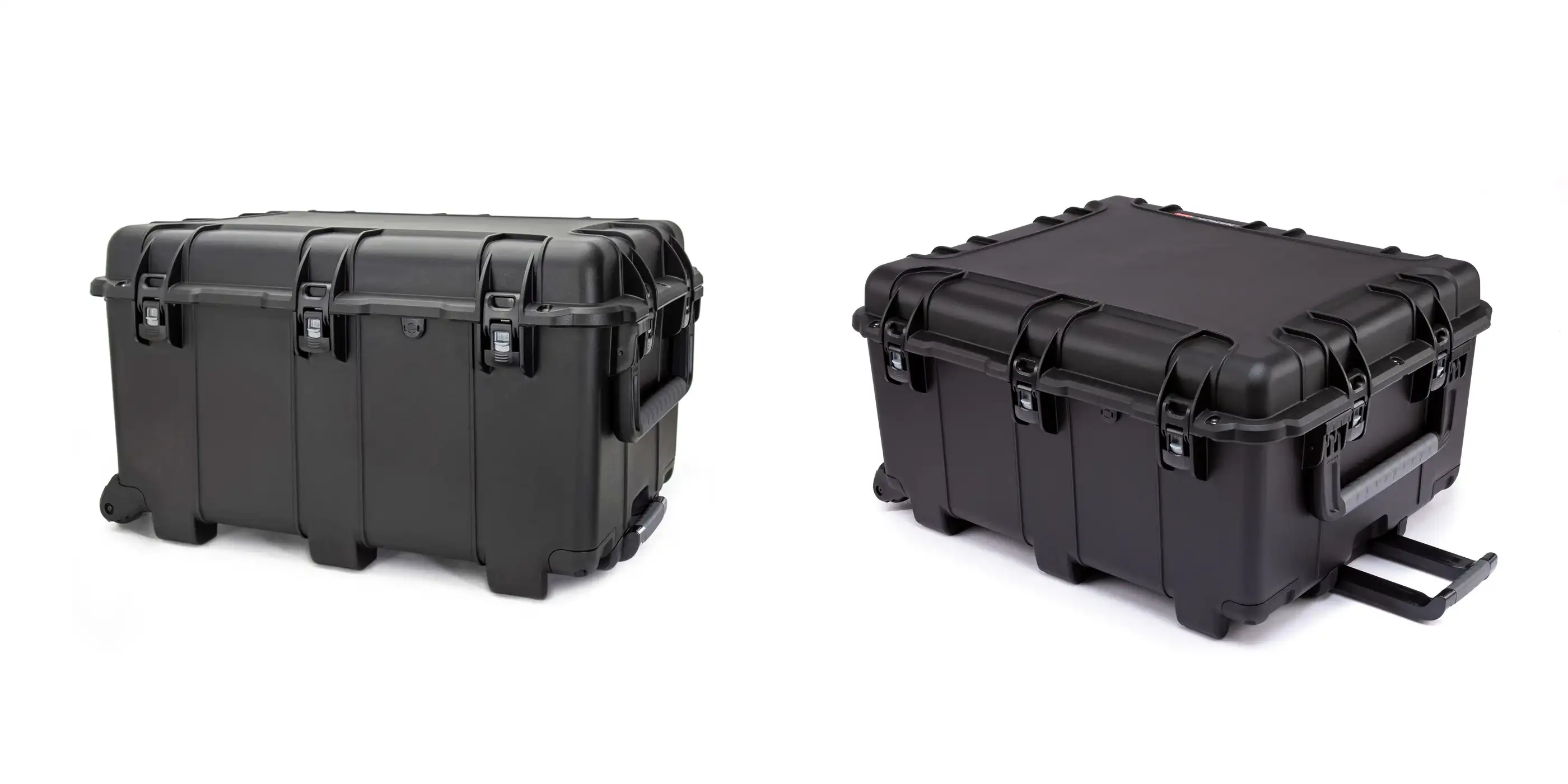 Valises de protection NANUK 975 et NANUK 976 noires vues de 3/4